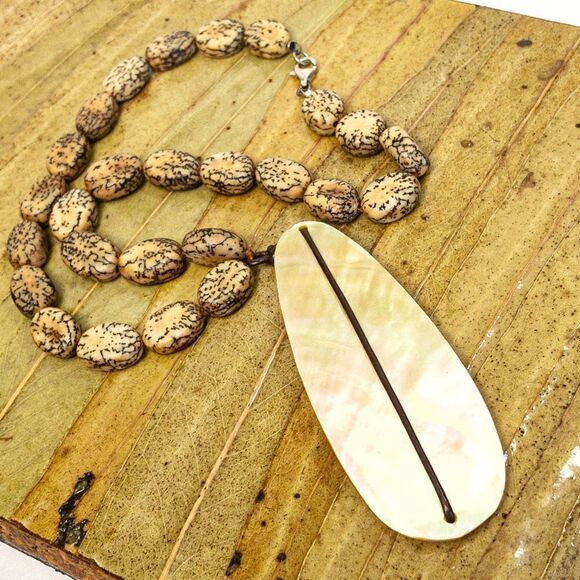 Tribal Choker: Surfboard Mother of Pearl Pendant with Salwag Beads - Picture 7 of 8